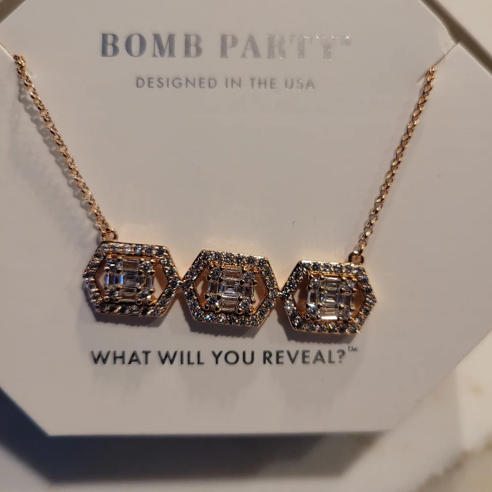 Bomb Party April Necklace - Picture 3 of 3